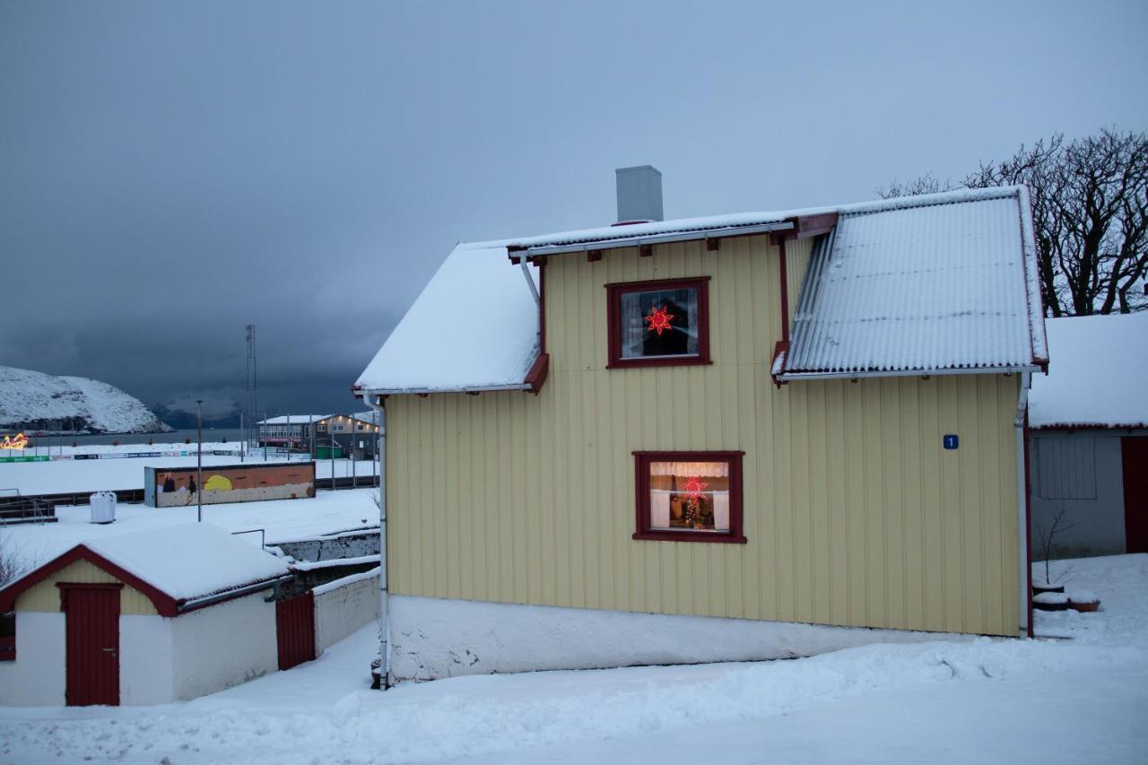Cosy old house Vágar next to Mykines Villa Sørvágur Kültér fotó